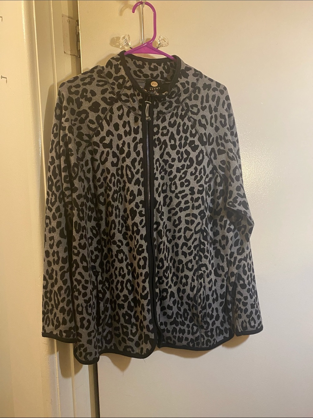 Jny Leopard Print Bomber Jacket in Grey and Black